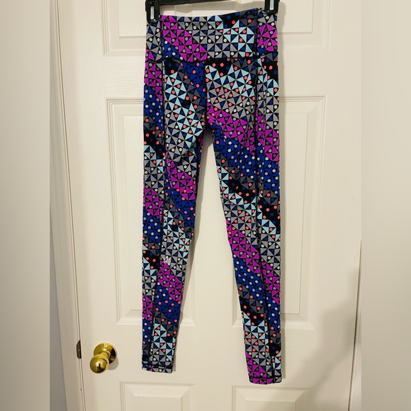 NWOT VICTORIA'S SECRET Essential Pocket Leggings - Picture 3 of 4